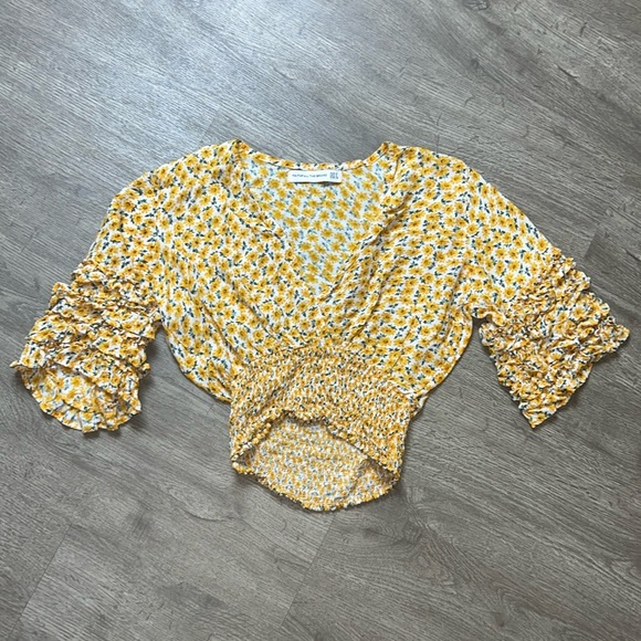 Revolve Faithful The Brand Gisela Yellow‎ Floral Ruffle Sleeve Top - Picture 2 of 7